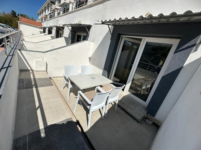 Newly refurbished 1 bedroom apartment - communal pool - close to amenities 