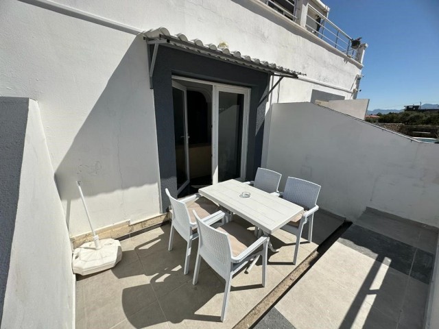 Newly refurbished 1 bedroom apartment - communal pool - close to amenities 