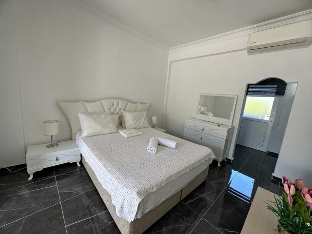 Newly refurbished 1 bedroom apartment - communal pool - close to amenities 