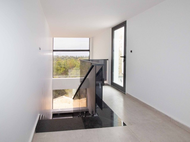 Luxuriöse 3+1-Villa mit Pool, Kamin, privater Dachterrasse, Berg- und Meerblick, lieferbereit in Esentepe