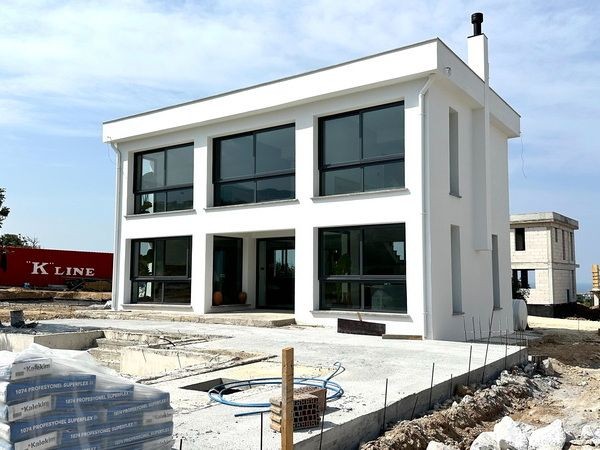 Moderne Off-Plan-Villen mit 3 Schlafzimmern + 8 x 4 m Swimmingpool + zentrales Kühlsystem + Küchenge