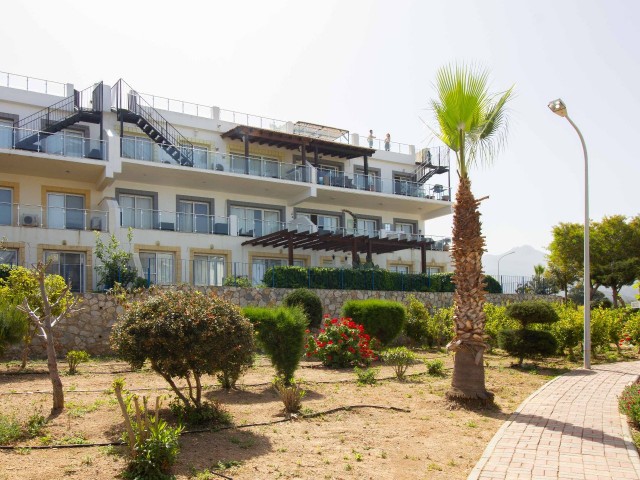 Möblierte 2+1-Wohnung mit privater Dachterrasse, fußläufig zum Meer in Tatlısu