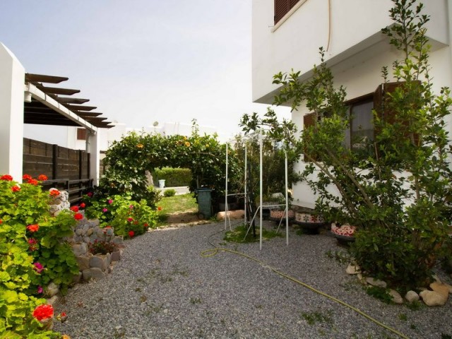 4-bedroom resale Seaside villa + communal pool + private garden + walking distance to the sea