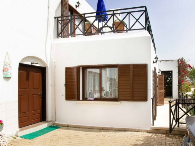 4-bedroom resale Seaside villa + communal pool + private garden + walking distance to the sea