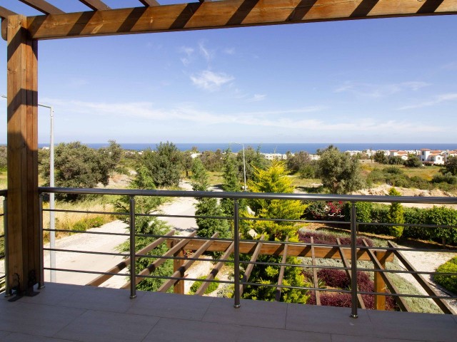 1 bedroom resale villa + communal swimming pool + central heating infrastructure + sea and mountains views 