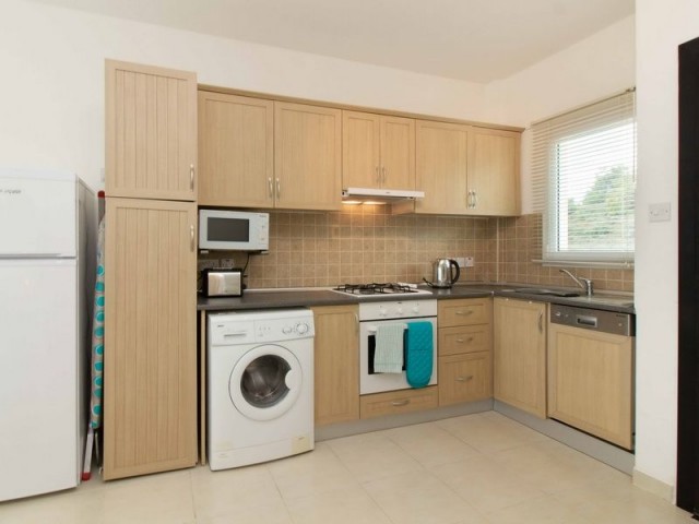 3+1 Wohnung in einem Komplex mit Berg- und Meerblick und privater Dachterrasse zum Verkauf in Çatalköy, Kyrenia