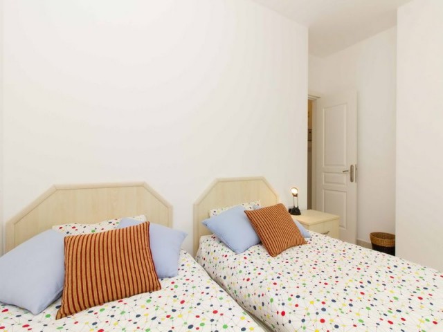 3+1 Wohnung in einem Komplex mit Berg- und Meerblick und privater Dachterrasse zum Verkauf in Çatalköy, Kyrenia