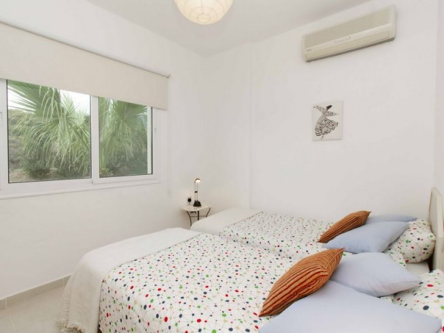 3+1 Wohnung in einem Komplex mit Berg- und Meerblick und privater Dachterrasse zum Verkauf in Çatalköy, Kyrenia