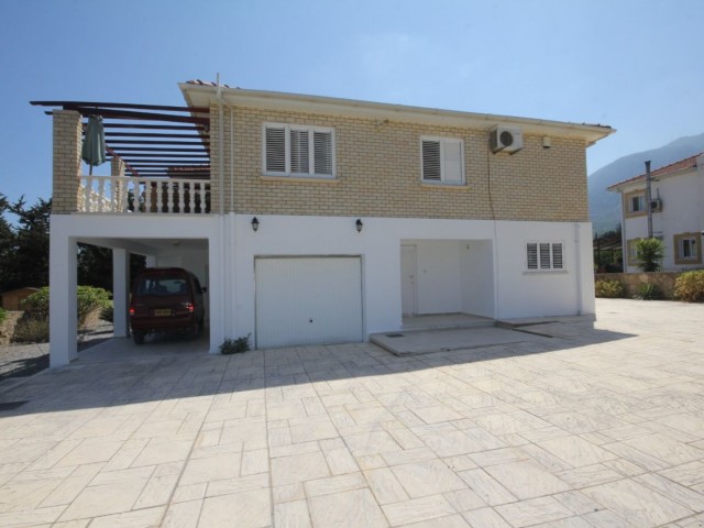 Umgebaute Villa mit 6 Schlafzimmern + + Zentralheizung + Klimaanlage + Blick auf das Meer und die Berge