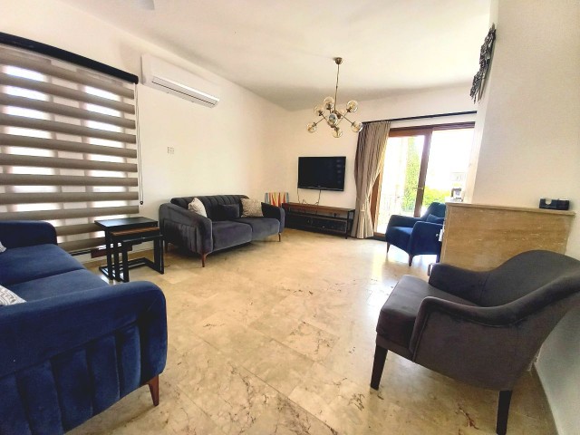 Çatalköy'ün kalbinde 3 yatak odalı full eşyalı lüks villa -- Özel havuz - Bahçeler - Çatı terası - Deniz ve Dağ manzarası - olanaklara yakın