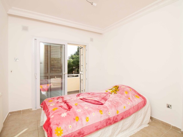 3 bedroom resale villa + swimming pool + air conditioning+ central heating