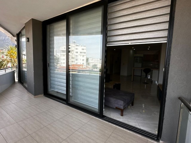 Luxuriös möblierte 2+1-Wohnung zur Miete im Zentrum von Kyrenia