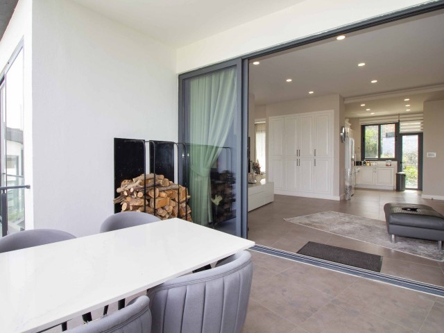 Luxuriöses 2+1 Penthouse-Apartment mit privater Dachterrasse und Meerblick in Bellapais