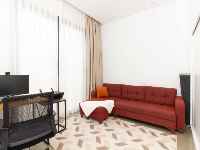 2+1 voll möblierte Luxus-Penthouse-Wohnung mit privater Dachterrasse zum Verkauf in Küçük Erenköy