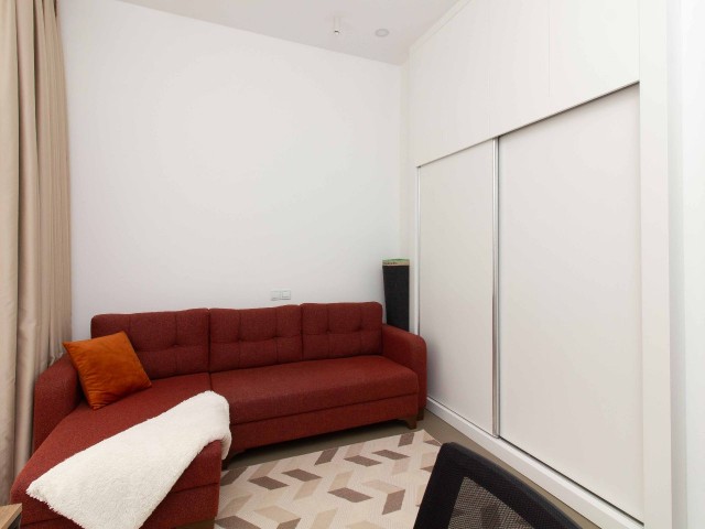 2+1 voll möblierte Luxus-Penthouse-Wohnung mit privater Dachterrasse zum Verkauf in Küçük Erenköy