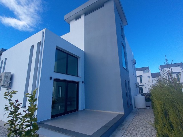 3 Bedroom Luxury and Modern Seafront Villa In Karşıyaka