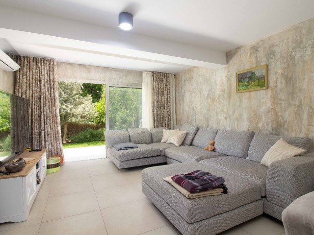 3-bedroom resale semi-detached villa + communal swimming pool + within a complex 