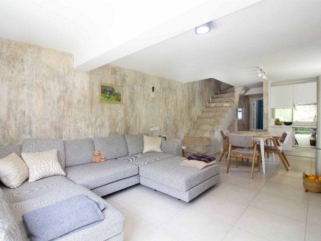 3-bedroom resale semi-detached villa + communal swimming pool + within a complex 