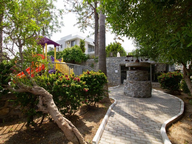 3-bedroom resale semi-detached villa + communal swimming pool + within a complex 