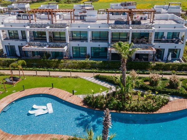 Exclusive 3-bedroom LUXURY ground floor apartment + fully furnished + communal swimming pools + restaurant + spa & gym + Title deed in the owner’s name VAT paid