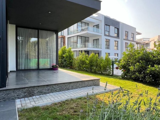 2-bedroom resale apartment + communal swimming pool + private garden + underfloor heating 