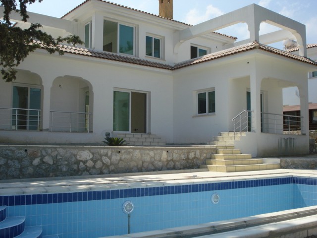 Ozankoy'de 4 Yatak odalı + 5m x 10m havuzlu + traverten mermer yer döşemesi + merkezi ısıtma + klimalı + 20 yıl ve üzeri kredi imkanı Satılık Villa