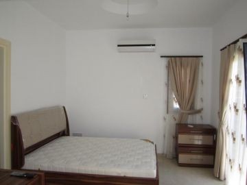 Lapta'da 3 yatak odalı + 9.5m x 4.5m havuzlu + full eşyalı + beyaz eşyalı + klimalı + denize 100 m uzaklıkta & su sporları!! Koçan hazır!!