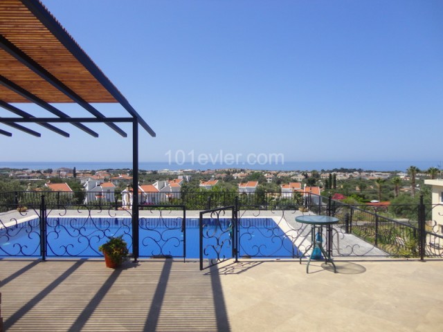 Villa for sale in Çatalköy with 3 bedrooms + 10m x 5 swimming pools + integrated heating system + air conditioning ** 