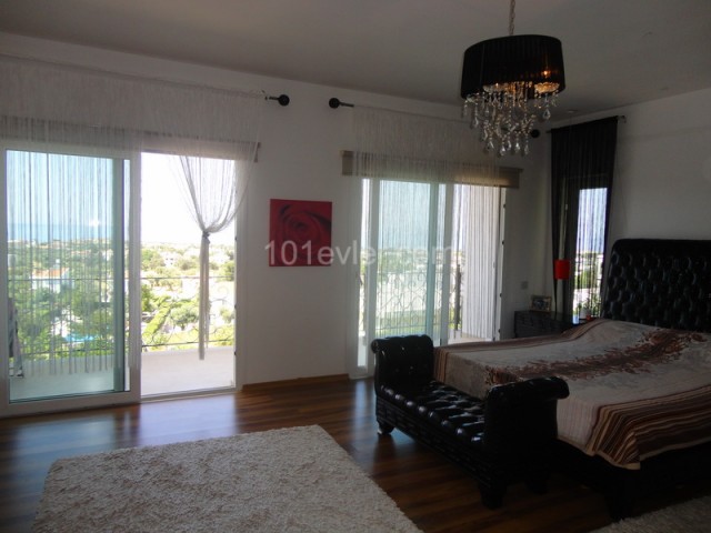 Villa for sale in Çatalköy with 3 bedrooms + 10m x 5 swimming pools + integrated heating system + air conditioning ** 