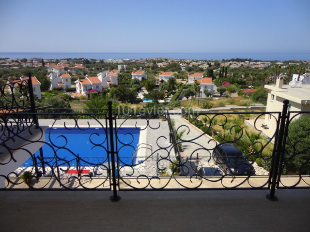 Villa for sale in Çatalköy with 3 bedrooms + 10m x 5 swimming pools + integrated heating system + air conditioning ** 