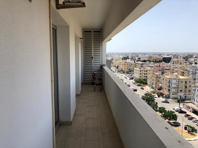 2+1 WOHNUNG ZUM VERKAUF IM ZENTRUM VON FAMAGUSTA. ** 