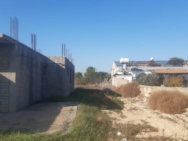 175m2 half construction under construction within 1 donum of land in Mormenekse  ** 