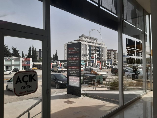An der Hauptstraße neben dem Famagusta Deniz Plaza gibt es ein 230 m2 großes Geschäft zu vermieten.