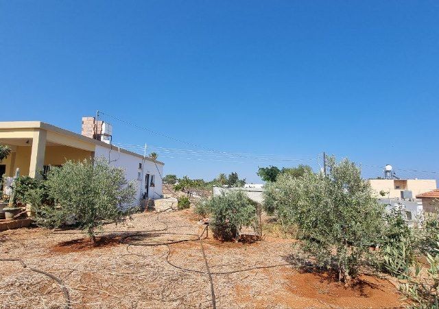 Haus mit Meerblick auf 1000 m2 Grundstück mit 2 Schlafzimmern ** 