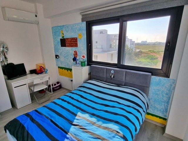 GEMEINSCHAFTSPOOL, PRIVATE DACHTERRASSE & NÄHE ZUM STRAND.  EINE ULTRAMODERNE VILLA MIT 3 BETTEN UND 3 BÄDERN IN YENI BOGAZICI