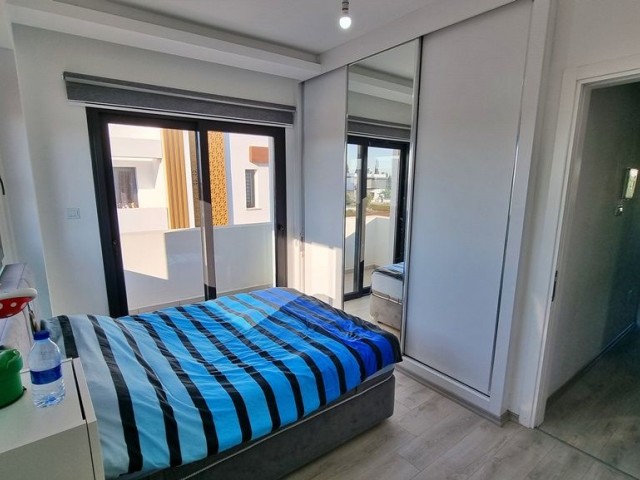 GEMEINSCHAFTSPOOL, PRIVATE DACHTERRASSE & NÄHE ZUM STRAND.  EINE ULTRAMODERNE VILLA MIT 3 BETTEN UND 3 BÄDERN IN YENI BOGAZICI