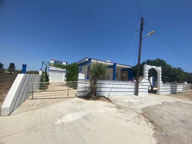 VOLLSTÄNDIG MÖBLIERTER 3-SCHLAFZIMMER-BUNGALOW + GARAGE + ANHANG IN MARAŞ - FAMAGUSTA