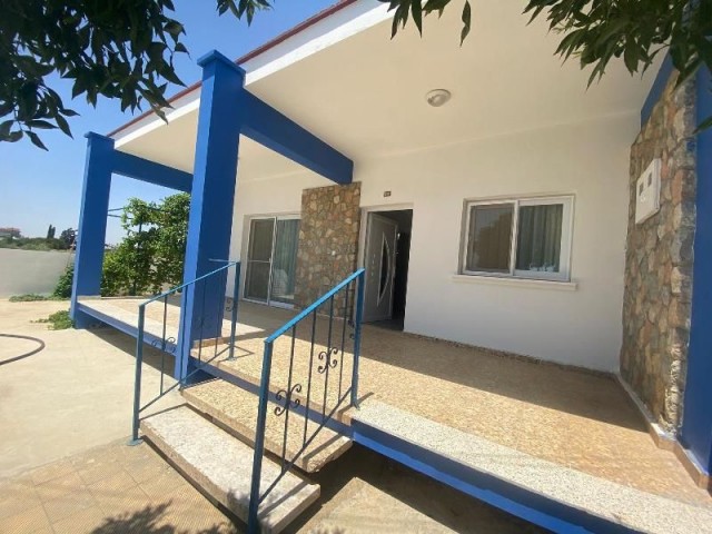 VOLLSTÄNDIG MÖBLIERTER 3-SCHLAFZIMMER-BUNGALOW + GARAGE + ANHANG IN MARAŞ - FAMAGUSTA