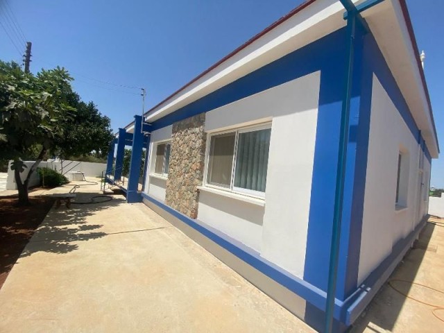 VOLLSTÄNDIG MÖBLIERTER 3-SCHLAFZIMMER-BUNGALOW + GARAGE + ANHANG IN MARAŞ - FAMAGUSTA