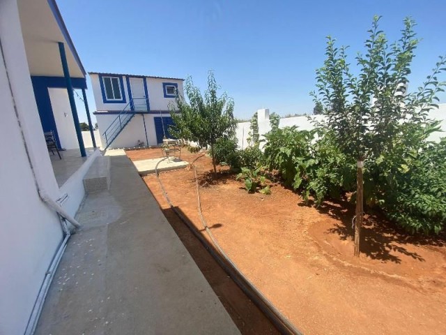 VOLLSTÄNDIG MÖBLIERTER 3-SCHLAFZIMMER-BUNGALOW + GARAGE + ANHANG IN MARAŞ - FAMAGUSTA