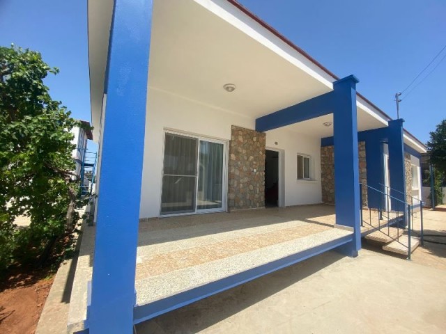 VOLLSTÄNDIG MÖBLIERTER 3-SCHLAFZIMMER-BUNGALOW + GARAGE + ANHANG IN MARAŞ - FAMAGUSTA