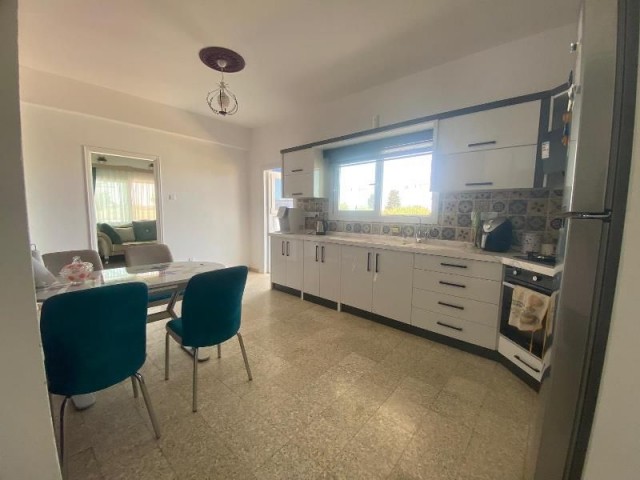 VOLLSTÄNDIG MÖBLIERTER 3-SCHLAFZIMMER-BUNGALOW + GARAGE + ANHANG IN MARAŞ - FAMAGUSTA