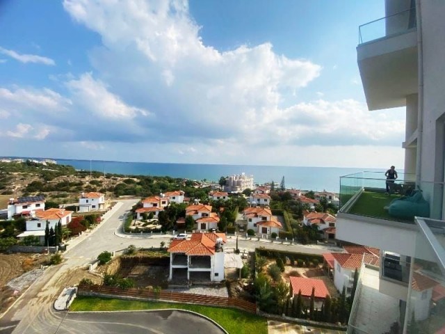 EINE VOLLSTÄNDIG MÖBLIERTE DUPLEX-WOHNUNG MIT 3 SCHLAFZIMMERN UND SPEKTAKULÄREM MEERBLICK IN BOGAZ/ISKELE