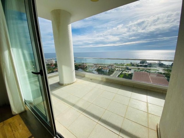 FANTASTISCHE AUSSICHT 3-SCHLAFZIMMER-PENTHOUSE IM 10. STOCK MIT UNUNTERBROCHENEM MEERBLICK AUF 5* RESORT – BOGAZ