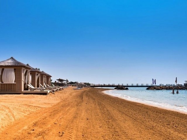 BEACHFRONT, PRIVATE ROOF TERRACE WITH JACUZZI AND ONSITE AMENITIES,  3 BED PENTHOUSE, BAFRA