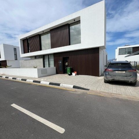 LUXURY 3+1 DETACHED VILLA IN YENI BOGAZICI IN A GATED DEVELOPMENT