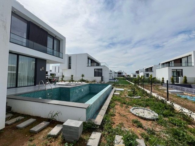 LUXURY 3+1 DETACHED VILLA IN YENI BOGAZICI IN A GATED DEVELOPMENT