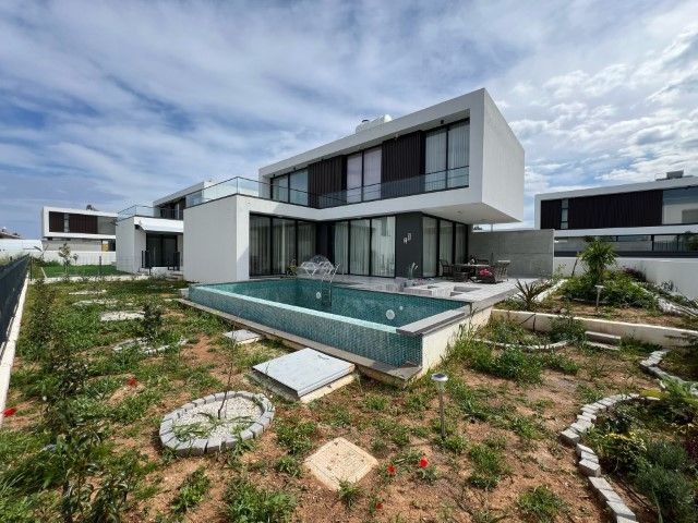 LUXURY 3+1 DETACHED VILLA IN YENI BOGAZICI IN A GATED DEVELOPMENT