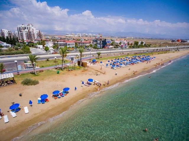 BRANDNEUE WOHNUNGEN MIT 2 SCHLAFZIMMERN IM HERZEN VON İSKELE, 200 M VOM KUM-STRAND ENTFERNT