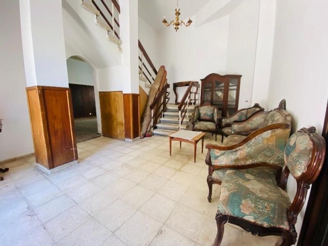 TRADITIONELLE ALTE VILLA MIT 4 SCHLAFZIMMERN IN DER WALLED CITY – FAMAGUSTA (BRAUCHT TLC)